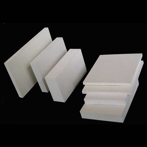 Augsta blīvuma 4 * 8 pēdu PVC cieto lokšņu virtuves skapji, balti PVC putu plāksne 18 mm PVC Celuka plāksne